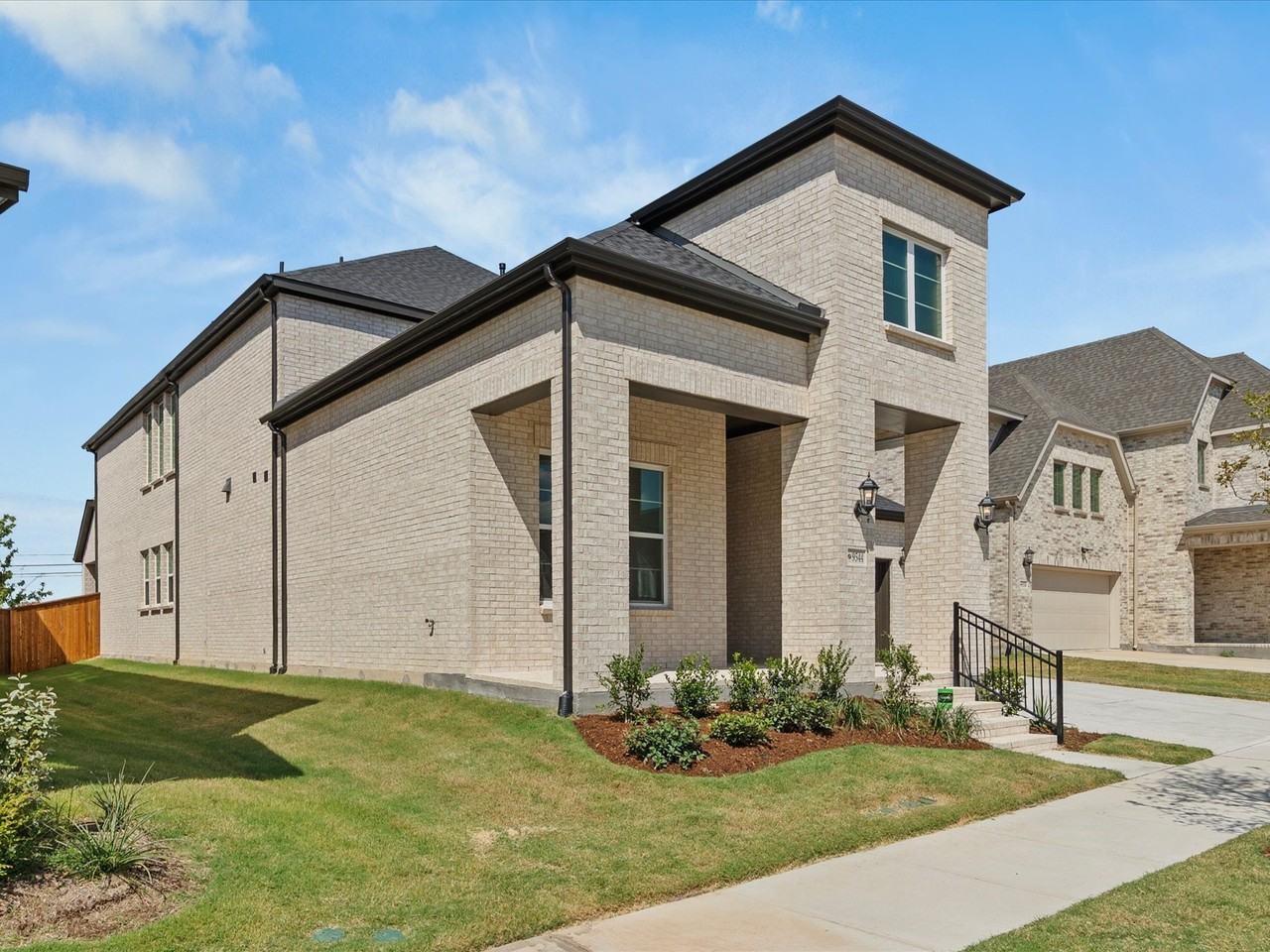 9544 Keep St - Photo 2 of 40