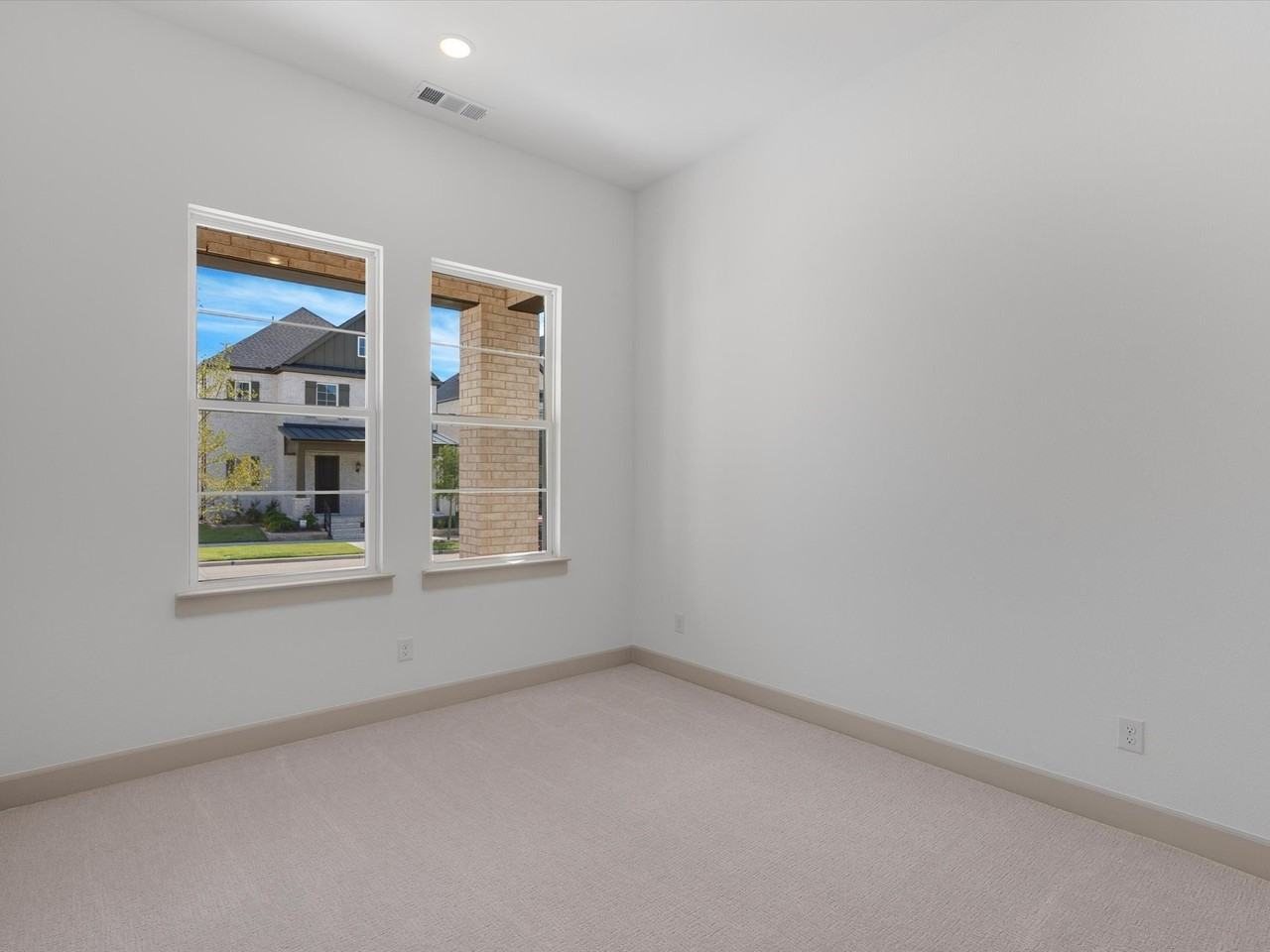 9544 Keep St - Photo 3 of 40