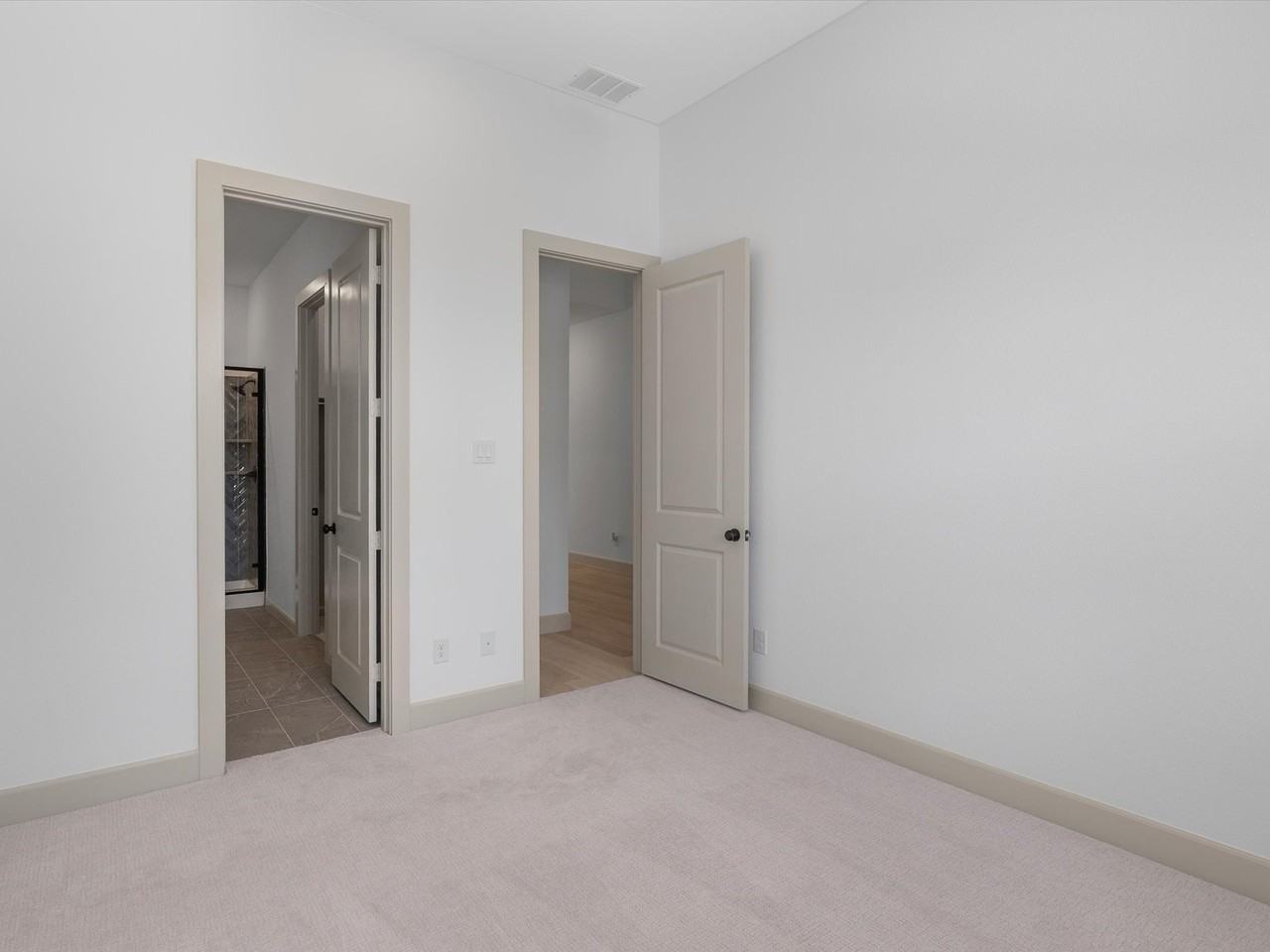 9544 Keep St - Photo 4 of 40