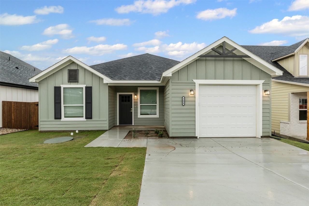 5623 Barkridge Dr - Photo 3 of 35
