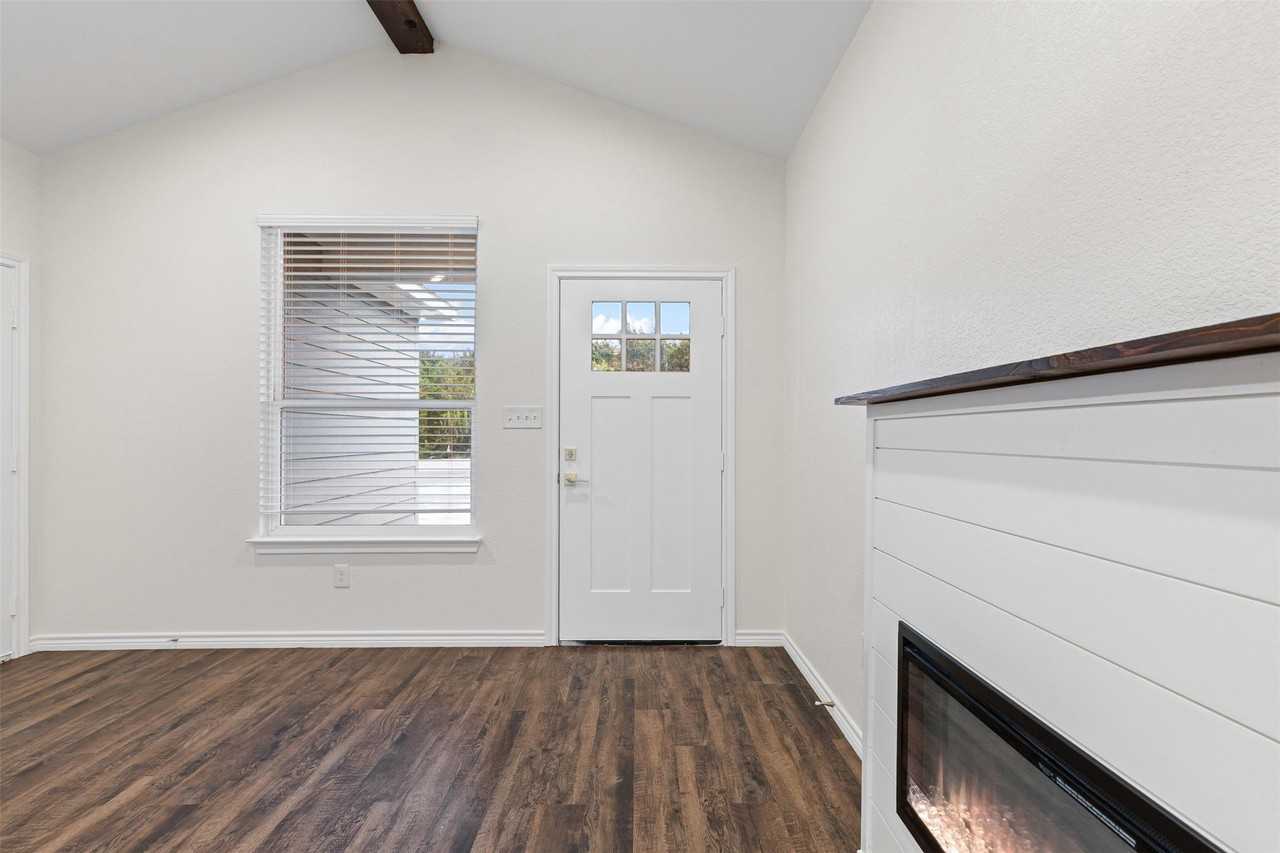 5623 Barkridge Dr - Photo 5 of 35