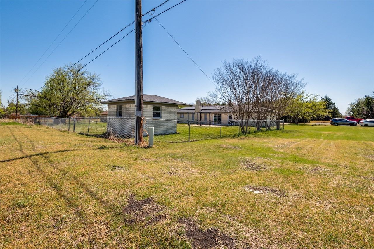 501 Sunrise Dr - Photo 2 of 7