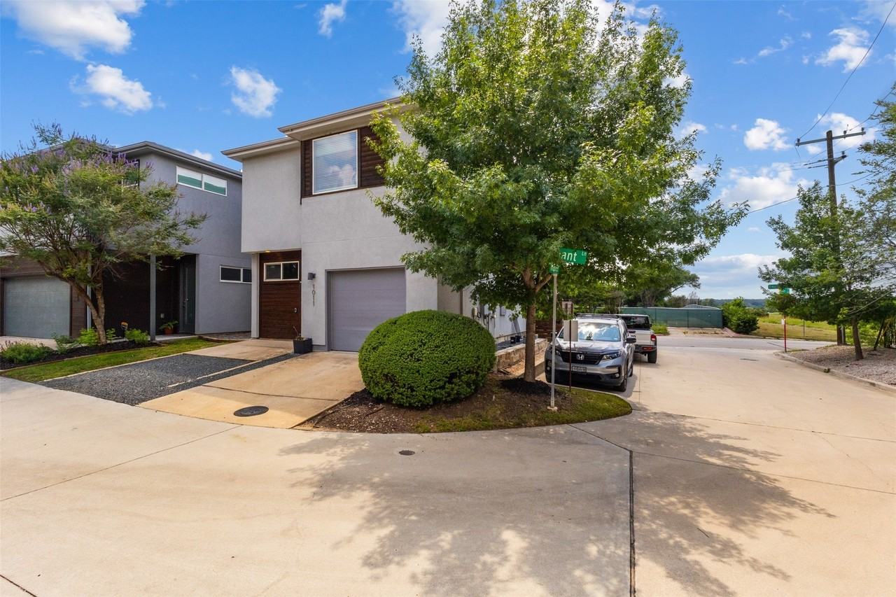 1011 Gallivant Ln - Photo 6 of 30
