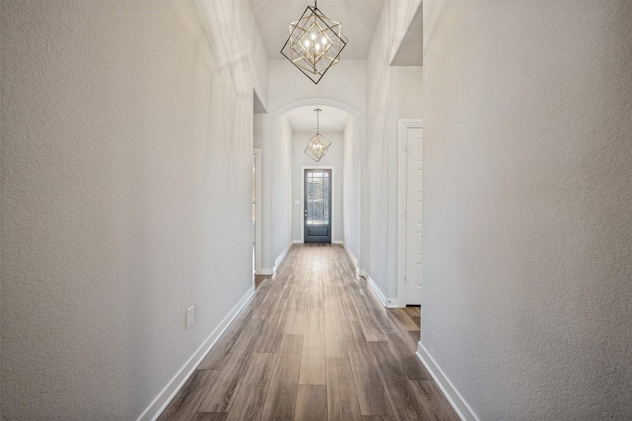 817 Nuthatch Ct - Photo 4 of 29
