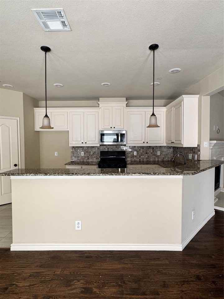 4249 Indian Run Dr - Photo 3 of 10