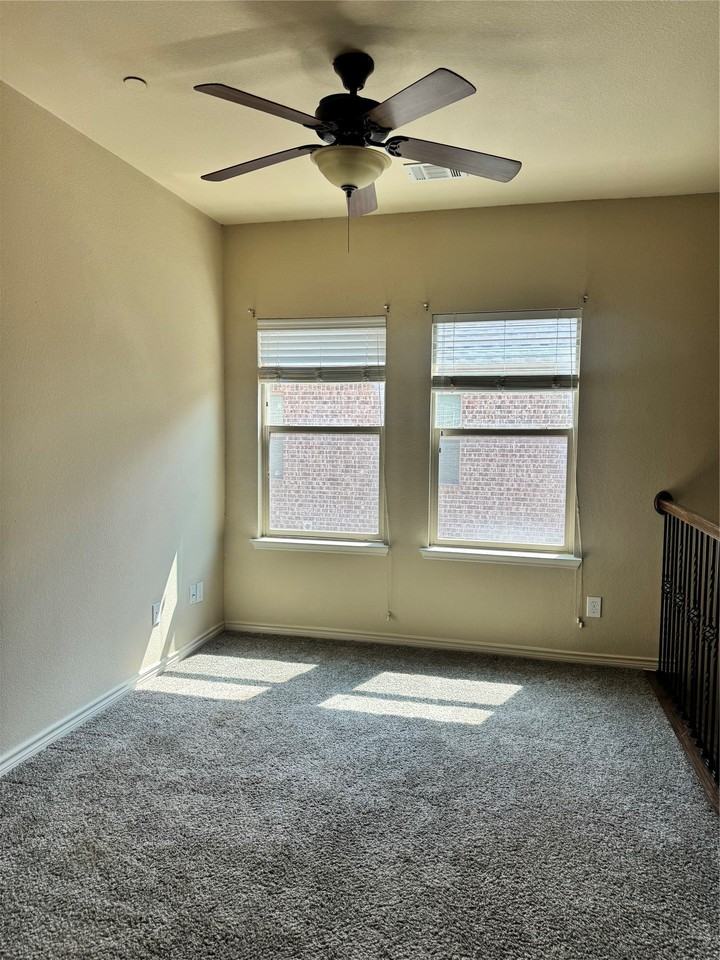 4249 Indian Run Dr - Photo 4 of 10