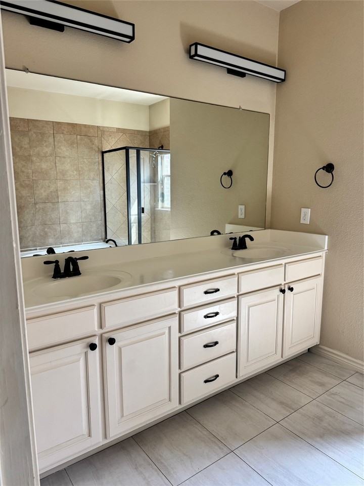 4249 Indian Run Dr - Photo 6 of 10