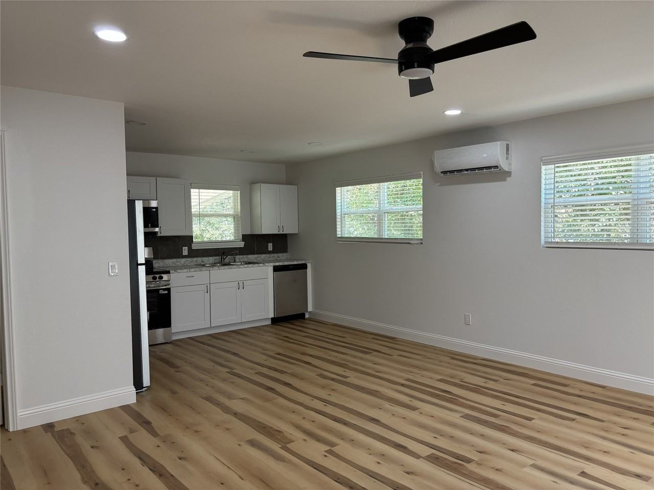 205 N Main St - Photo 3 of 9