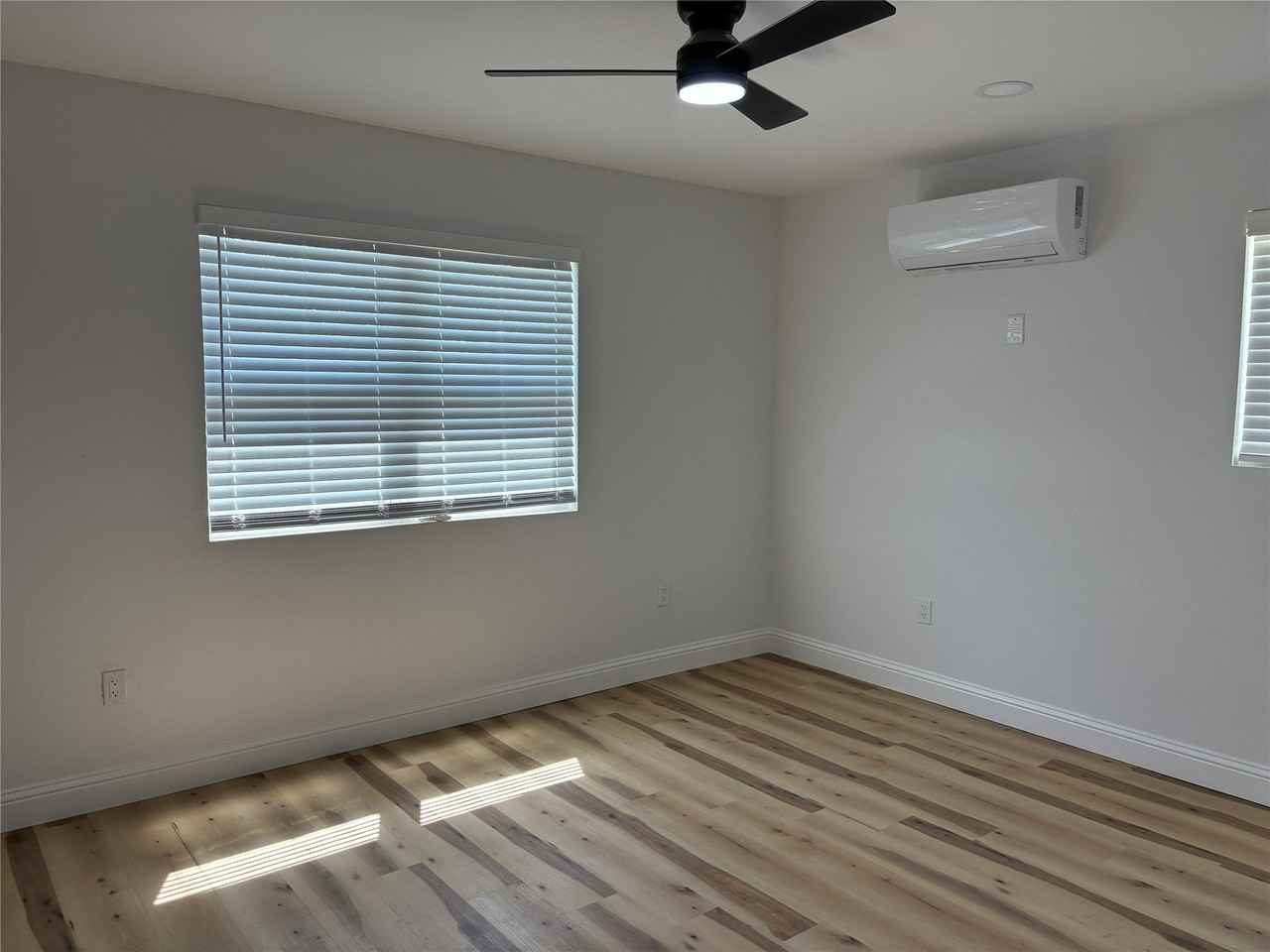 205 N Main St - Photo 4 of 9