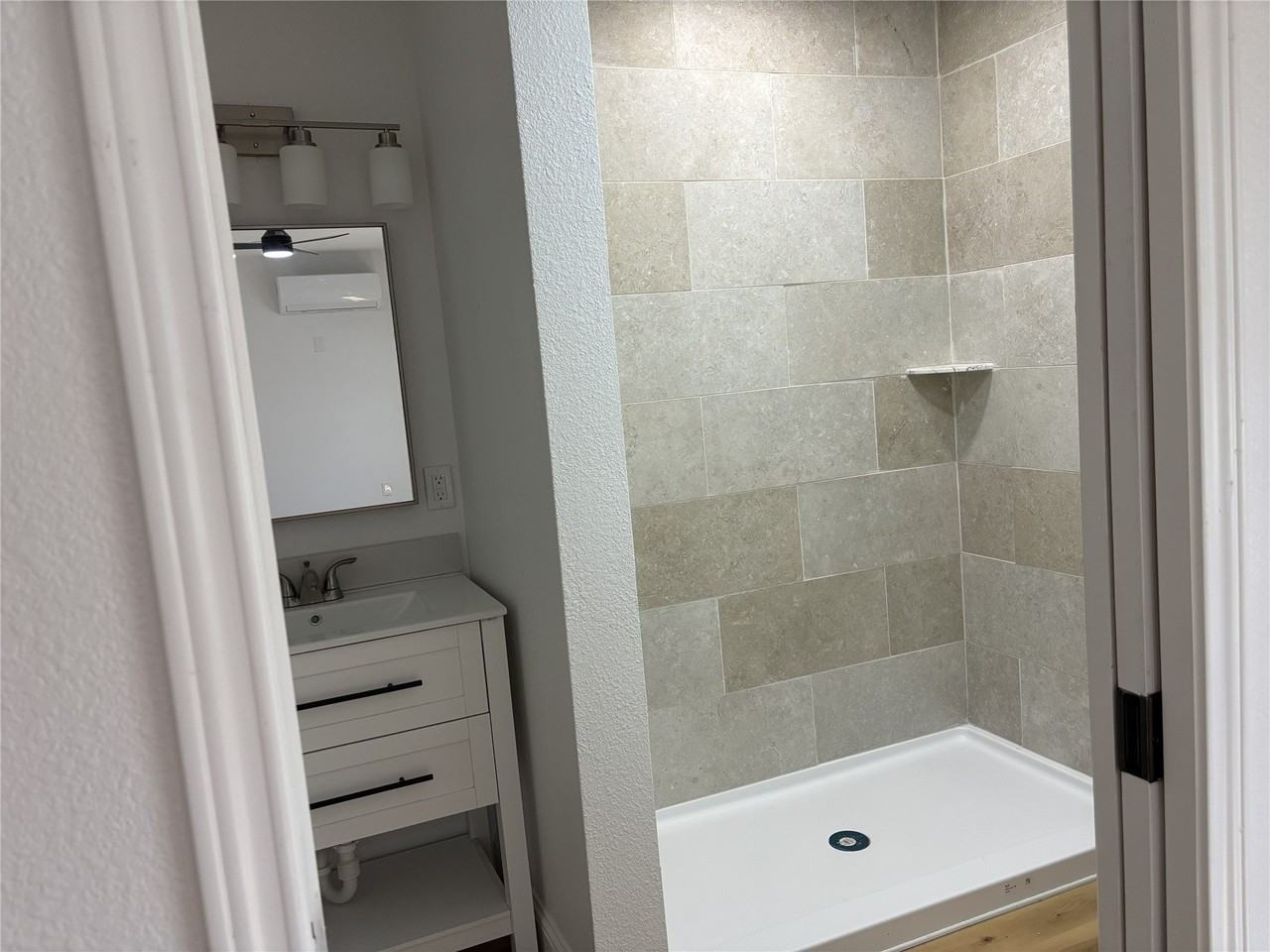 205 N Main St - Photo 5 of 9