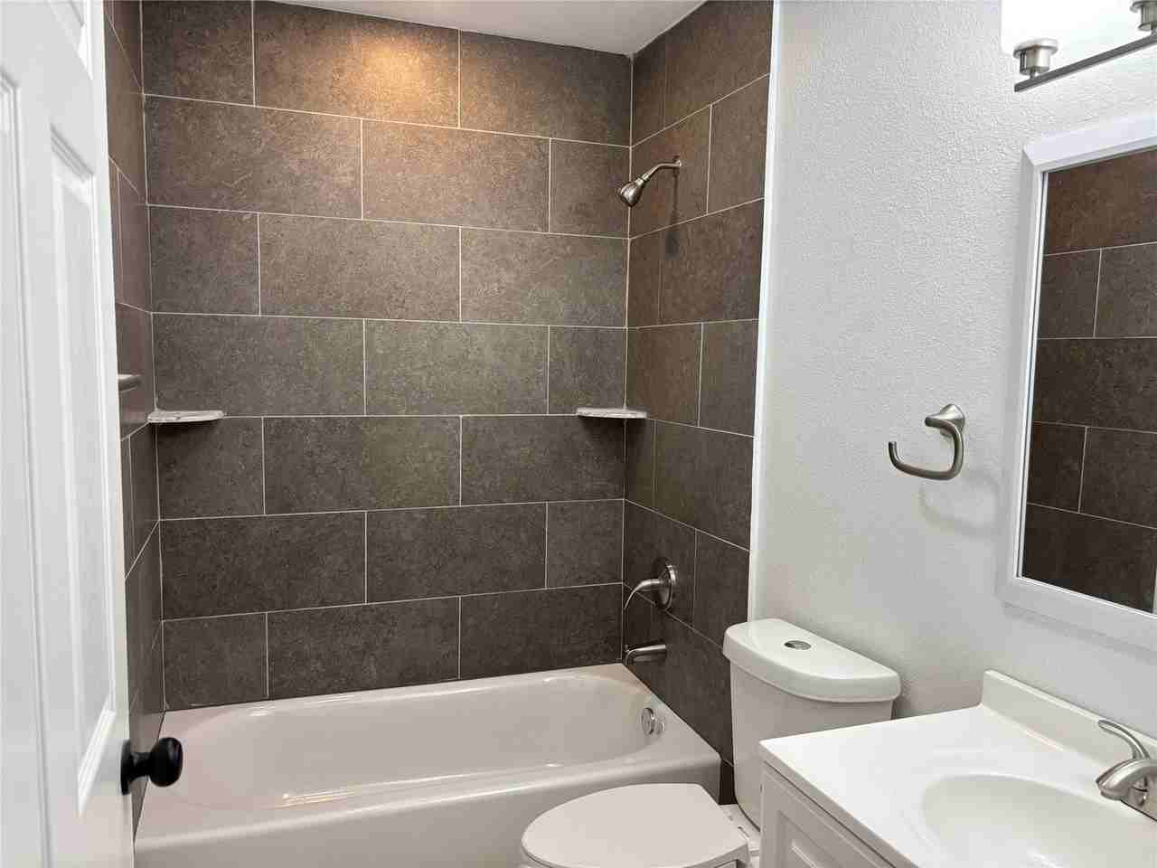 205 N Main St - Photo 7 of 9