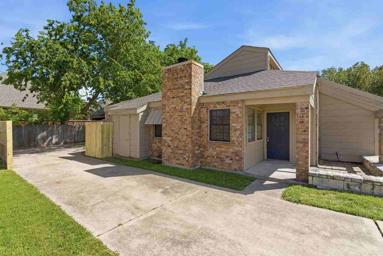 801 Windcrest Dr - Photo 4 of 27