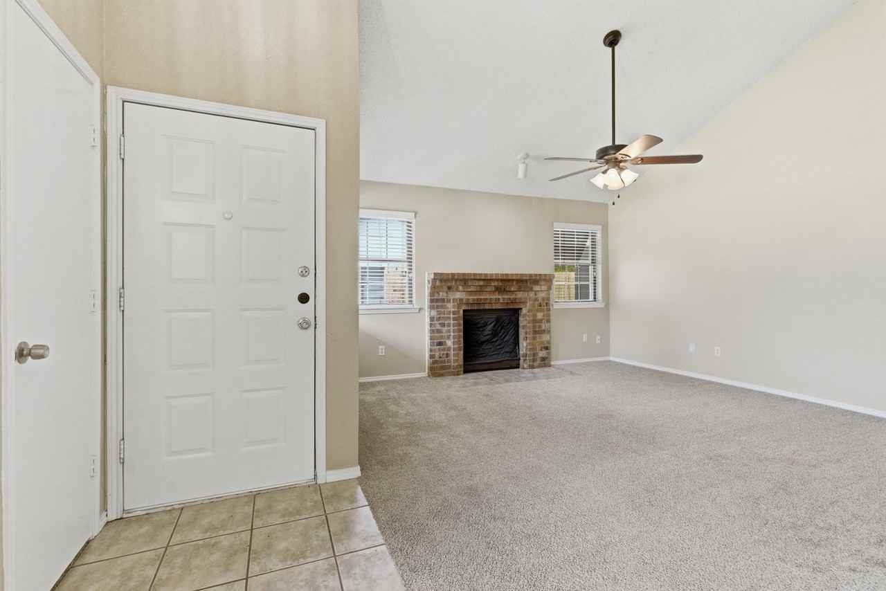 801 Windcrest Dr - Photo 5 of 27
