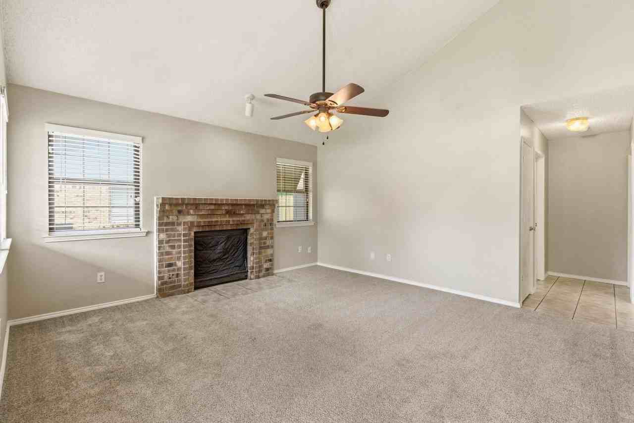 801 Windcrest Dr - Photo 6 of 27