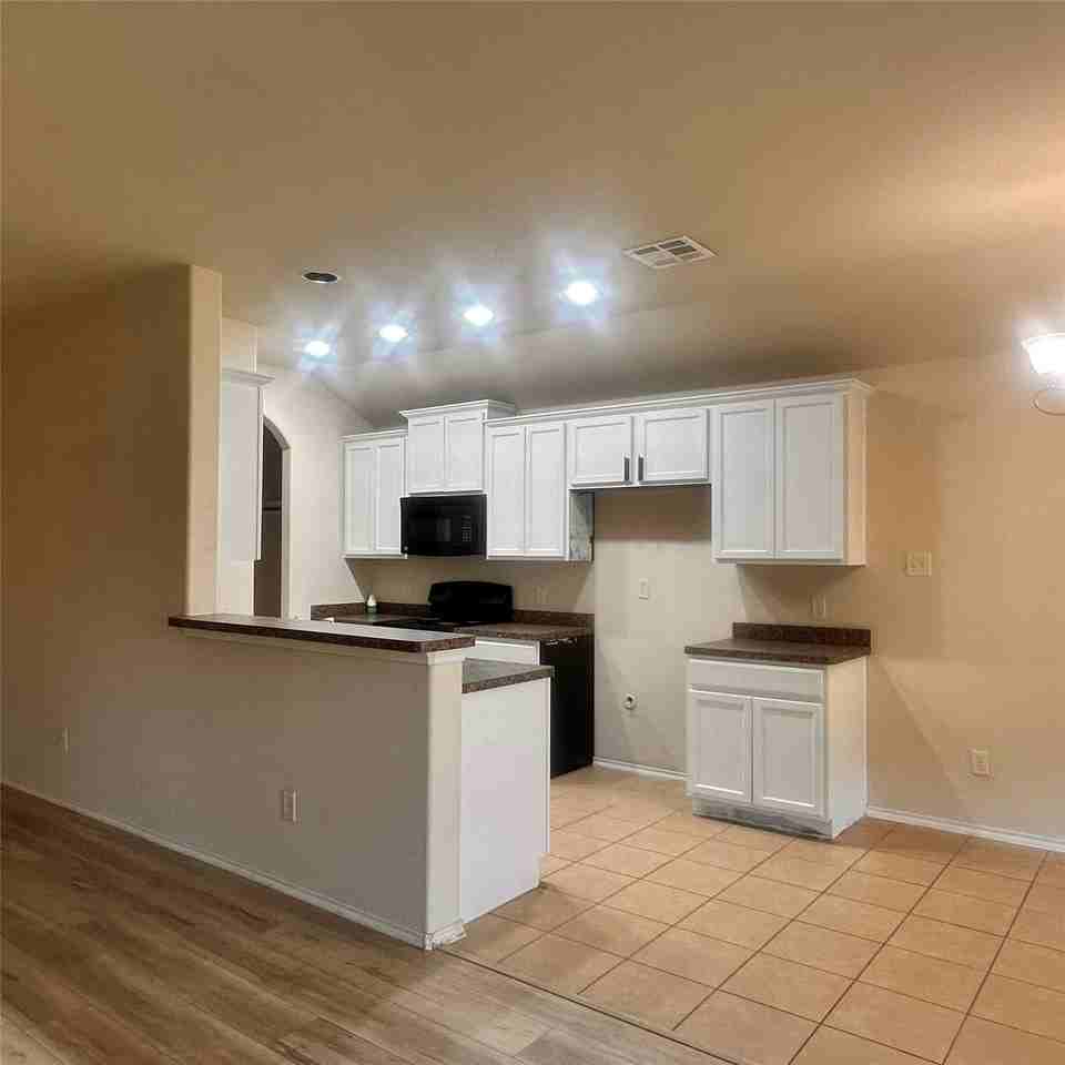 708 Westgate Ct - Photo 3 of 7