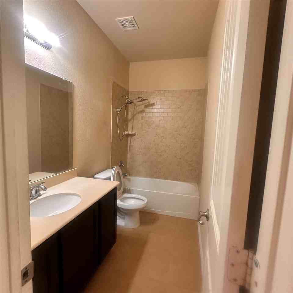 708 Westgate Ct - Photo 5 of 7