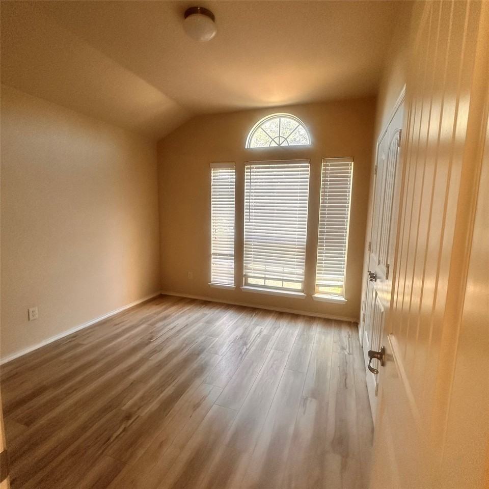 708 Westgate Ct - Photo 6 of 7