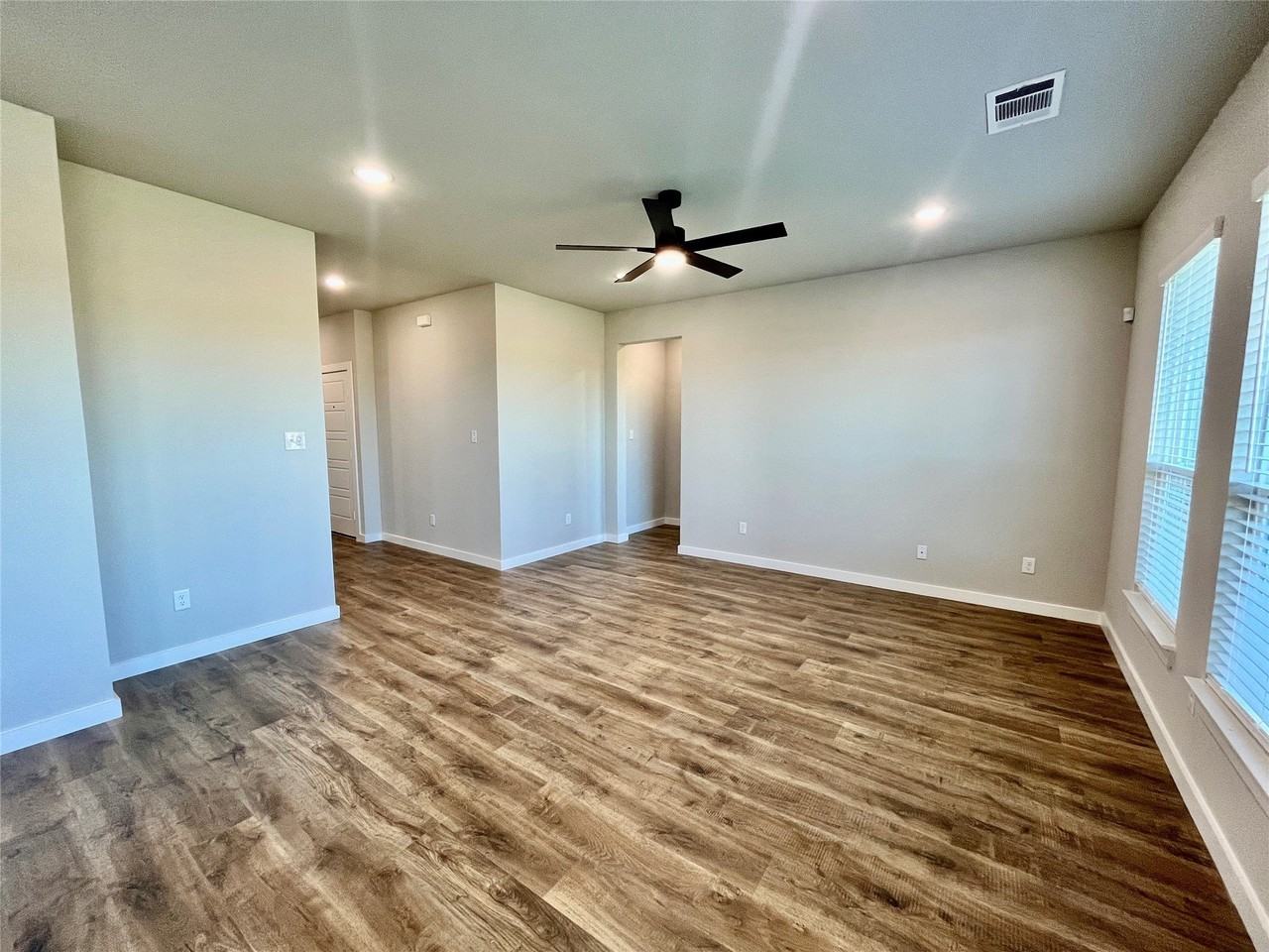 7000 Guilford Ct - Photo 5 of 29