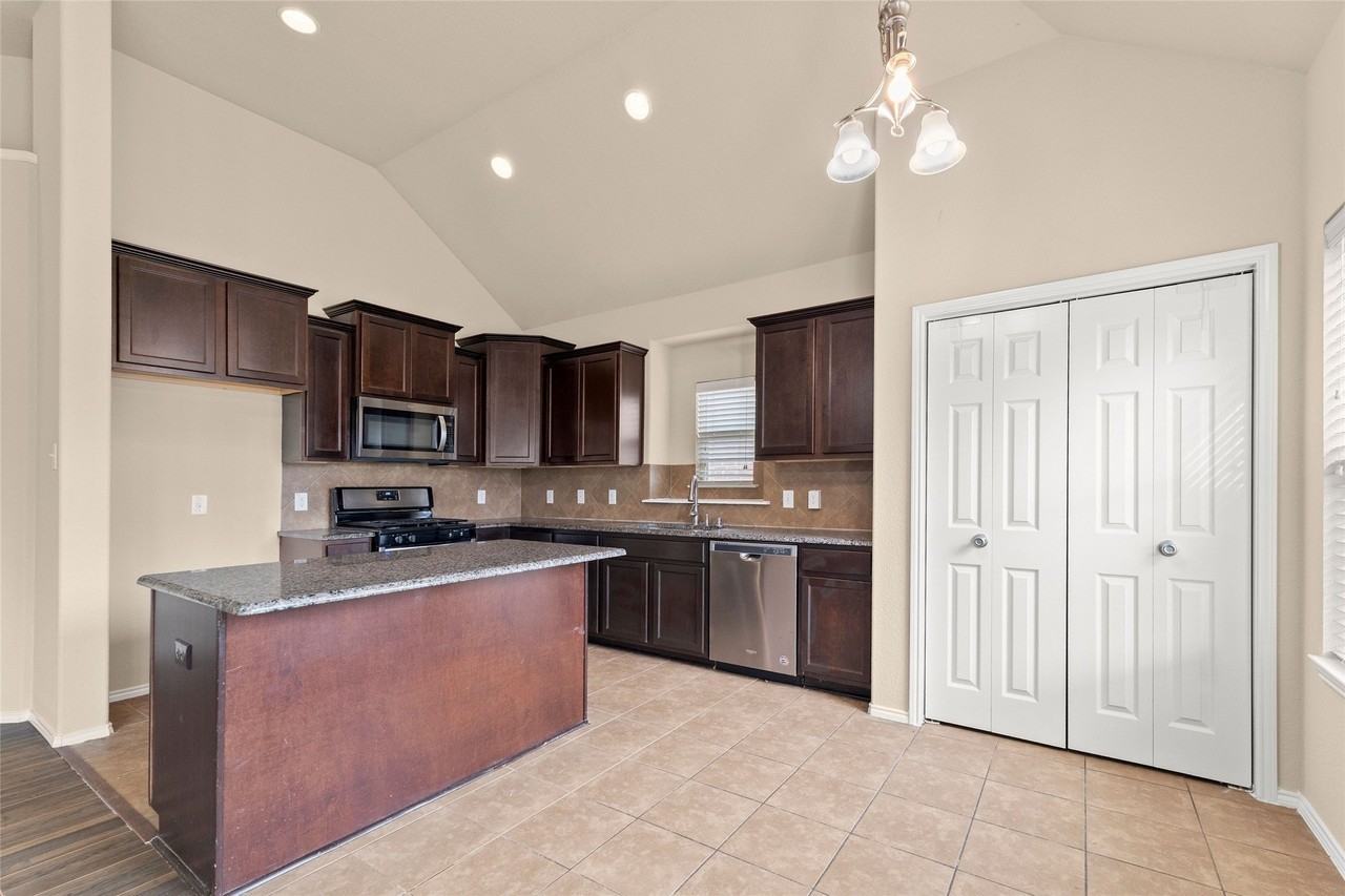 2329 Scott Creek Dr - Photo 6 of 20