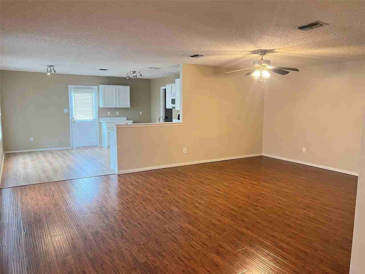 4502 Cedar Crest Dr - Photo 5 of 19