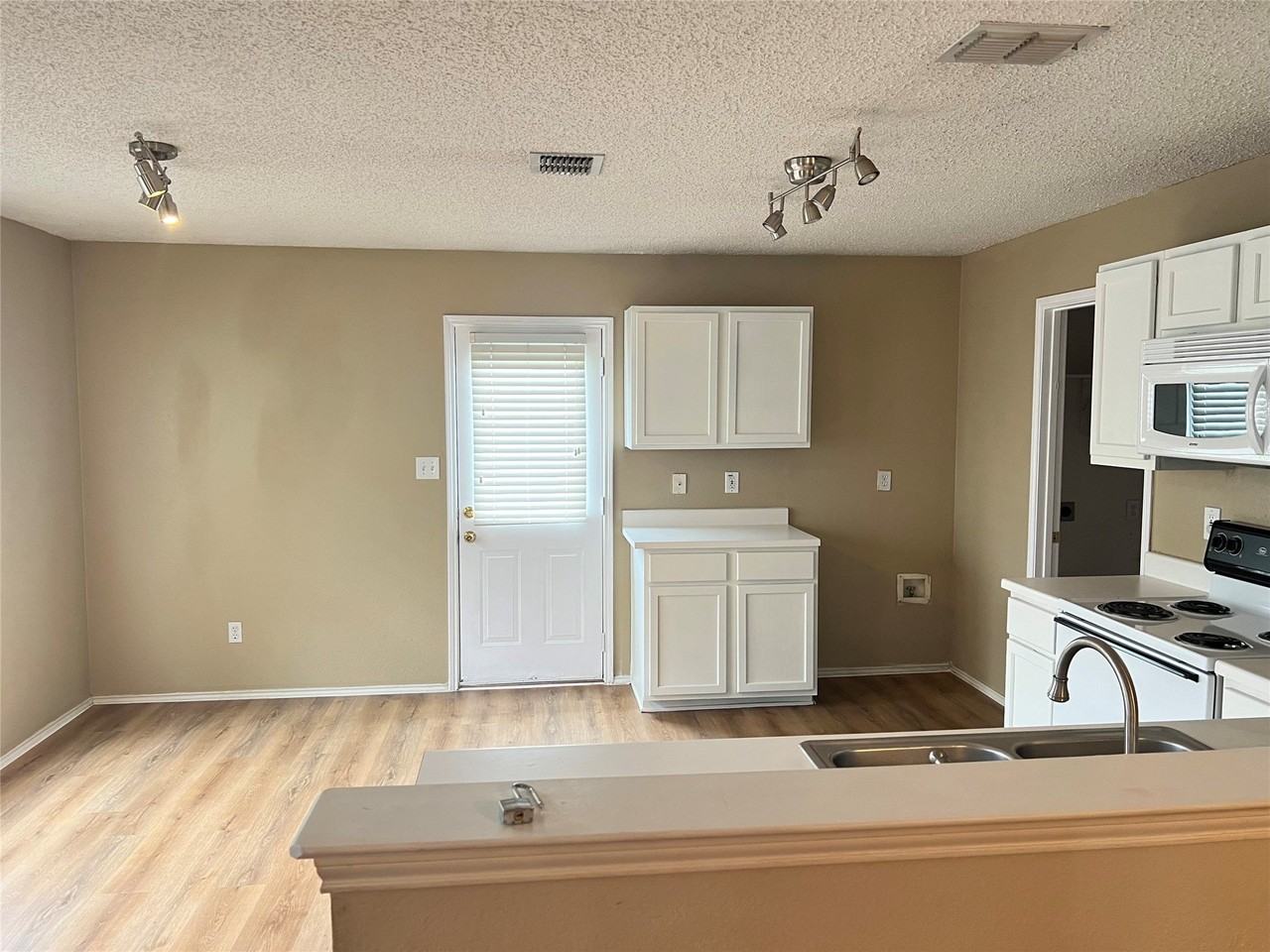 4502 Cedar Crest Dr - Photo 6 of 19