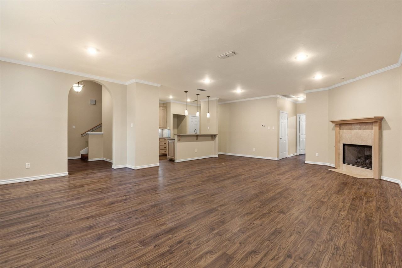 5875 Pecan Chase - Photo 3 of 16