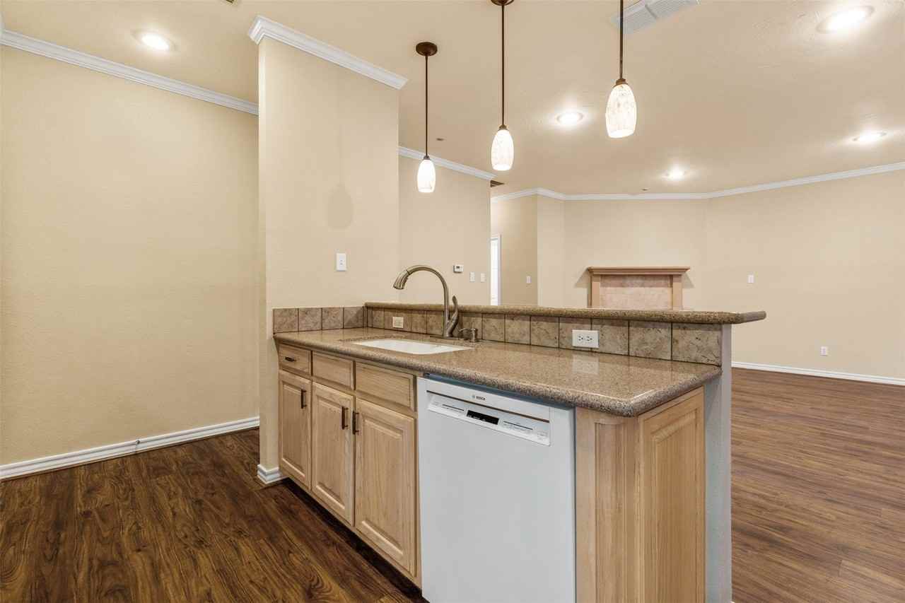 5875 Pecan Chase - Photo 5 of 16
