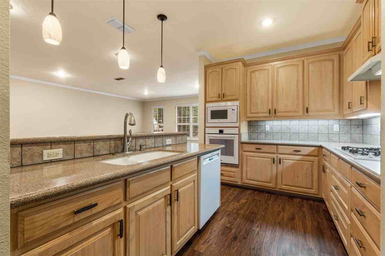 5875 Pecan Chase - Photo 6 of 16