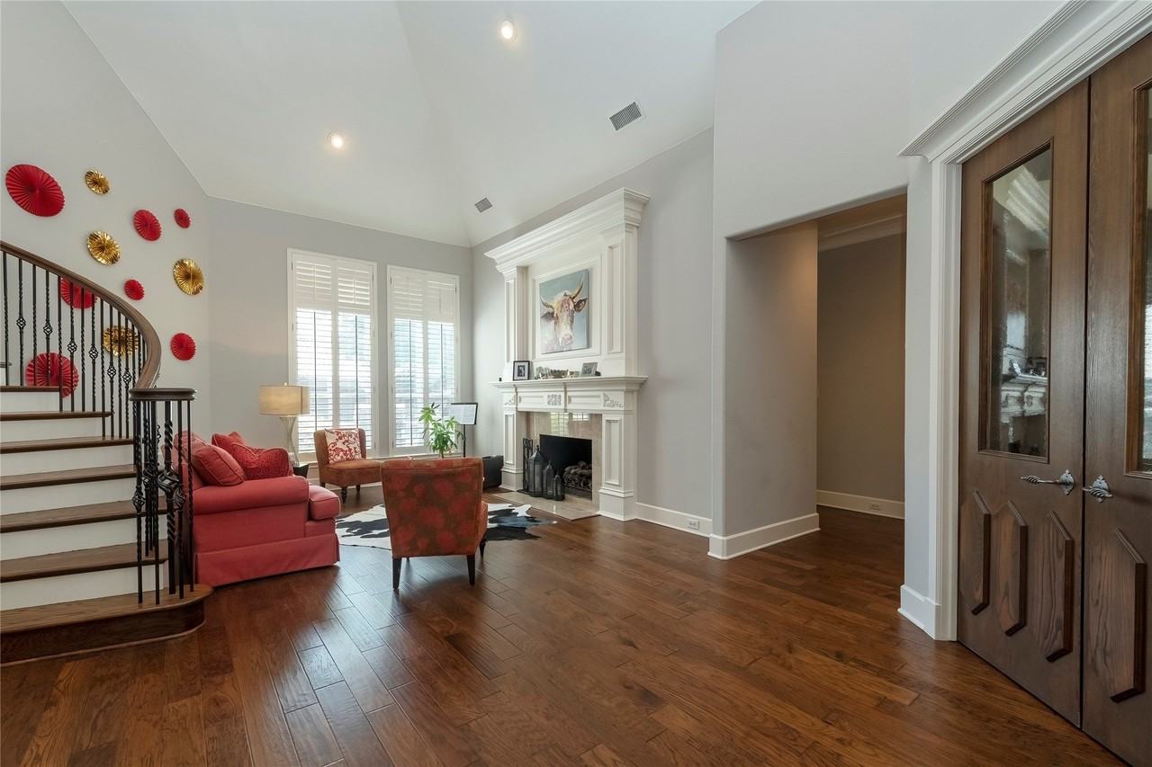 5701 Templin Way - Photo 3 of 35