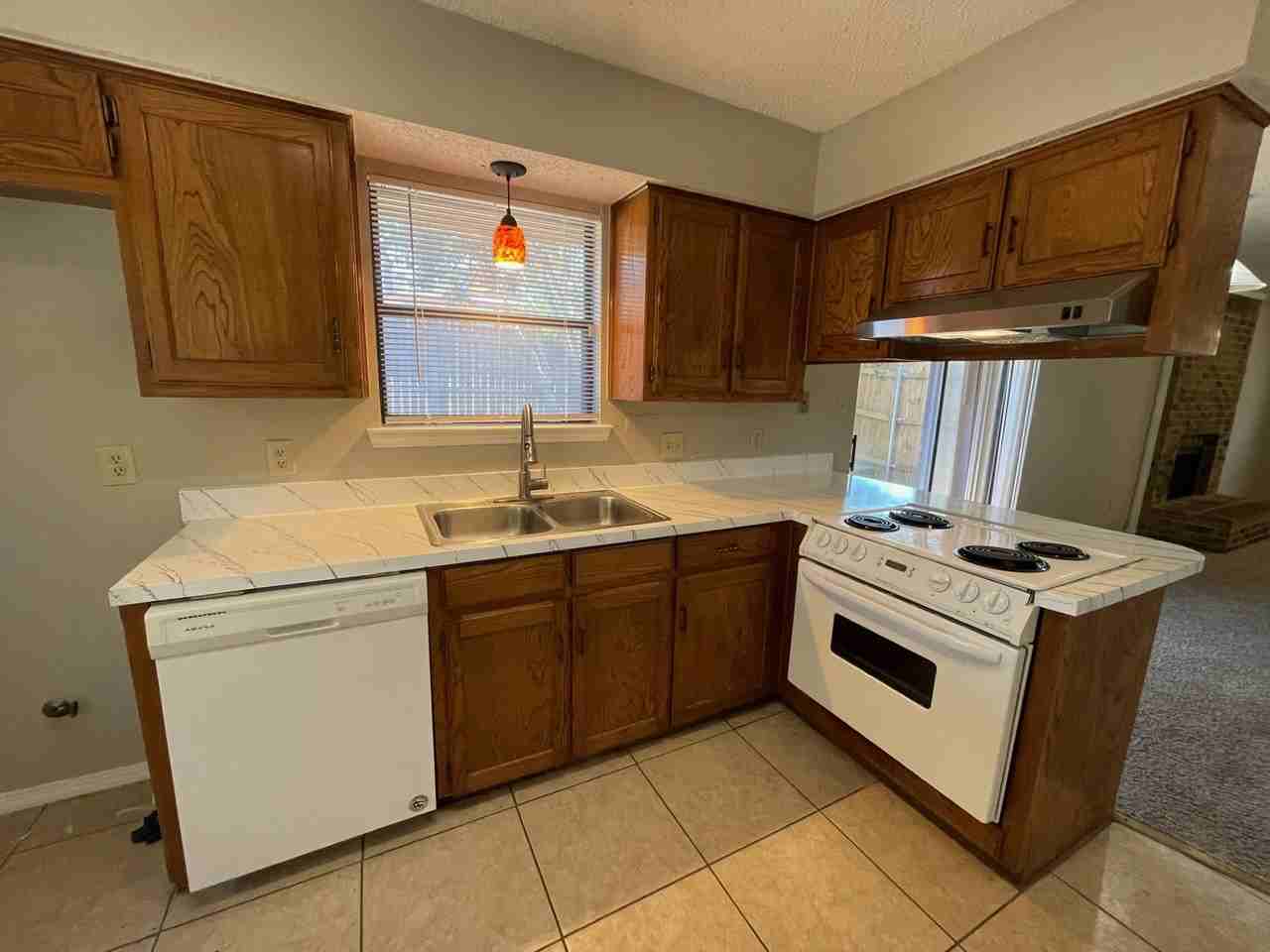 5601 Hearthwood Ct - Photo 4 of 11