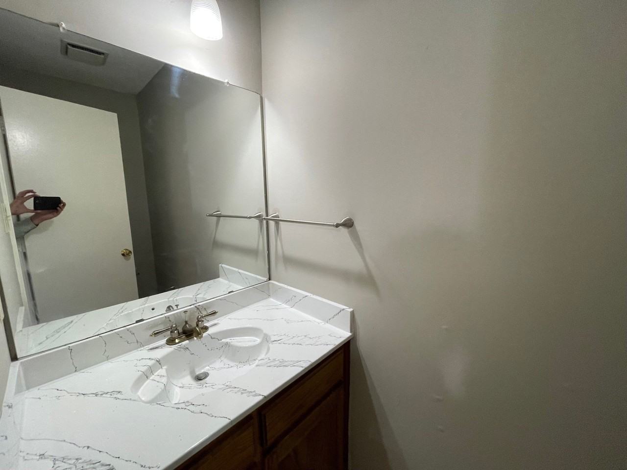 5601 Hearthwood Ct - Photo 7 of 11