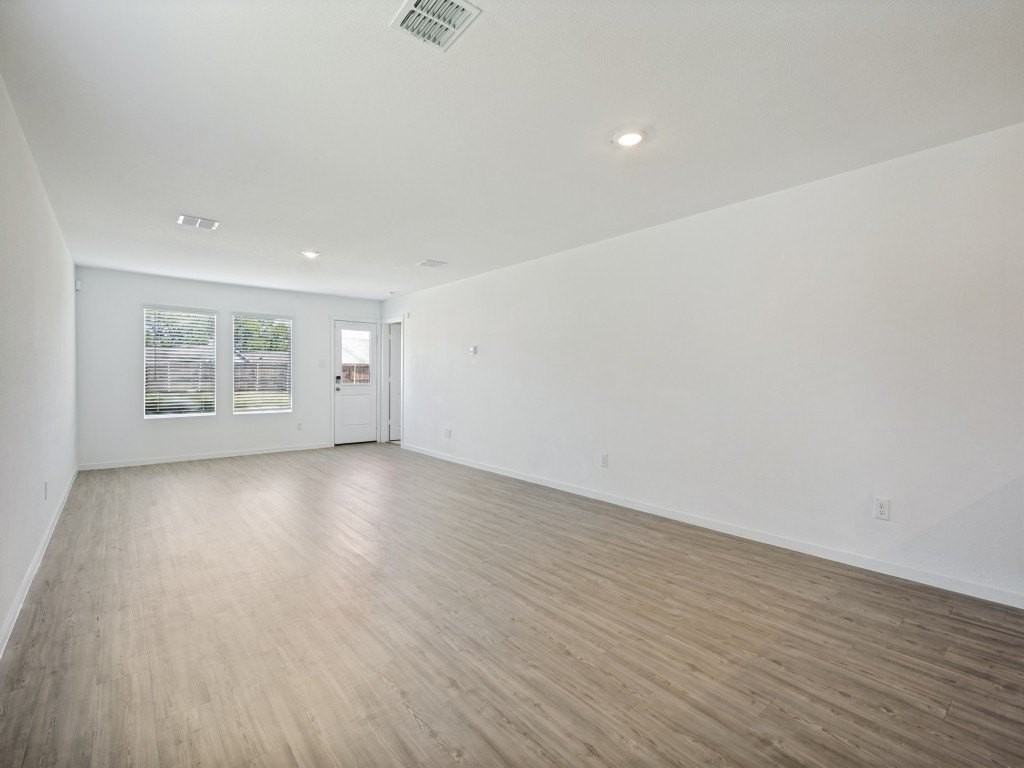 6736 Bramblewood Dr - Photo 4 of 24