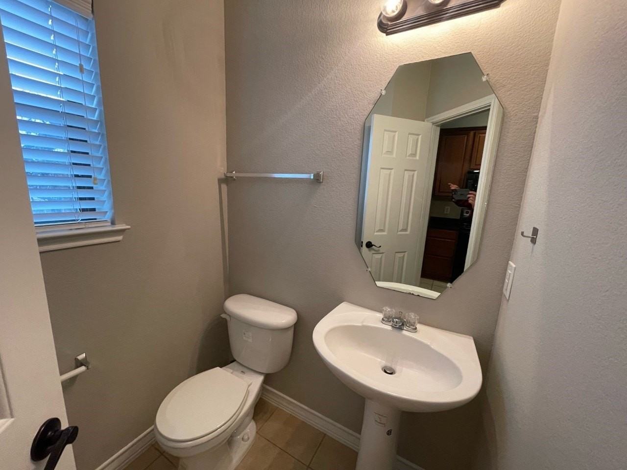 910 Glenn Crossett St - Photo 5 of 9