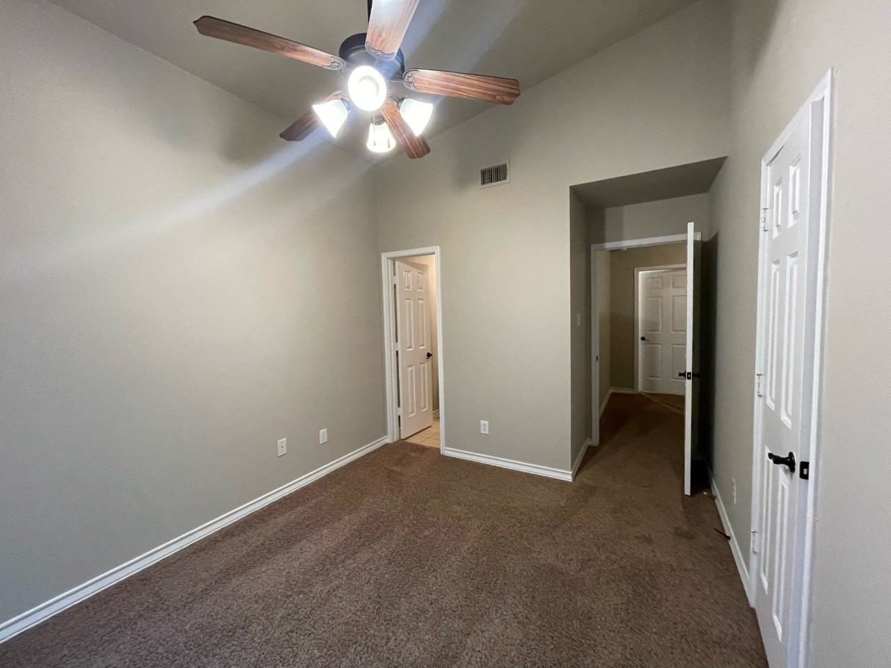 910 Glenn Crossett St - Photo 6 of 9