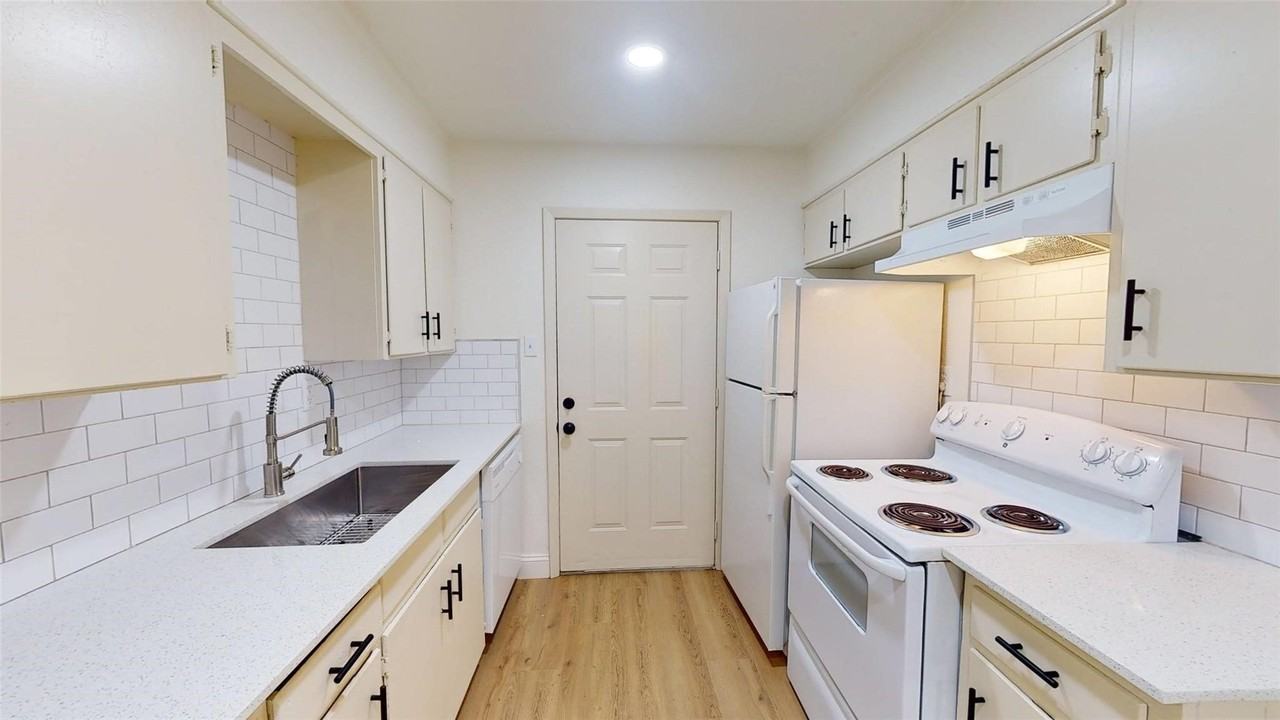 614 W Heard St #8 - Photo 2 of 12