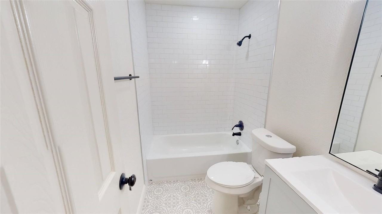 614 W Heard St #8 - Photo 5 of 12