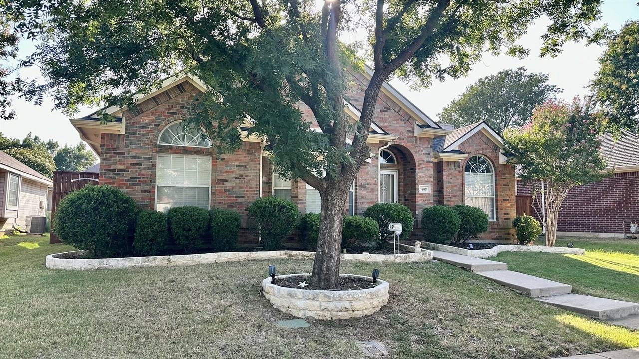 808 Pinnacle Cir - Photo 2 of 23