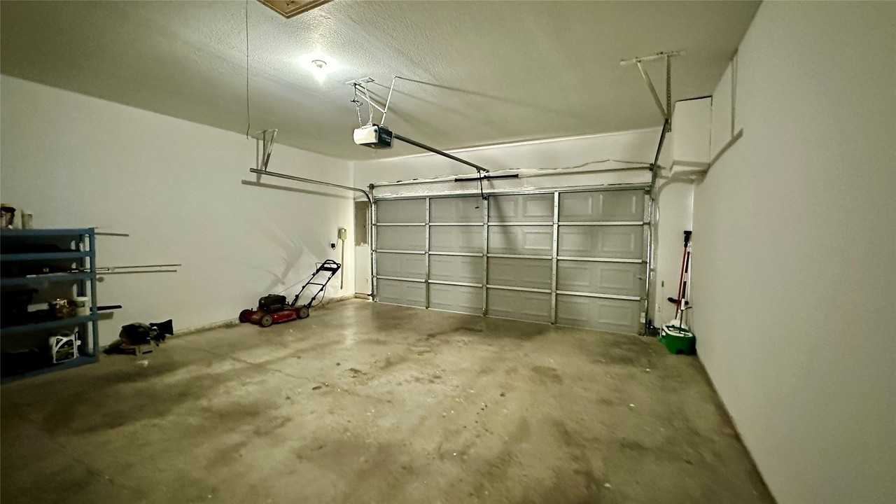808 Pinnacle Cir - Photo 3 of 23