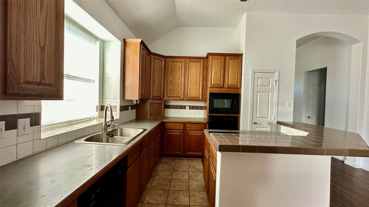 808 Pinnacle Cir - Photo 7 of 23