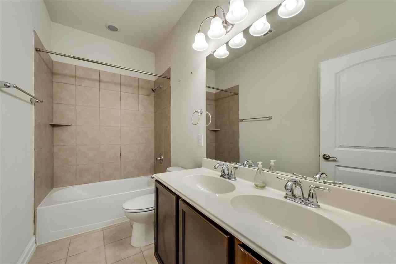 601 Elm Creek Dr - Photo 4 of 17