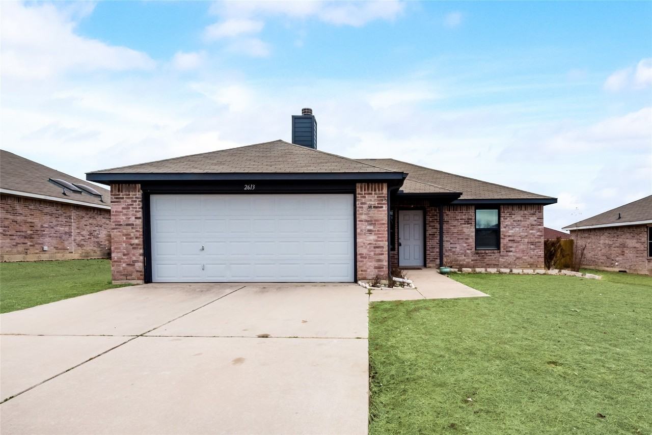 2613 Castle Pines Dr - Photo 2 of 20