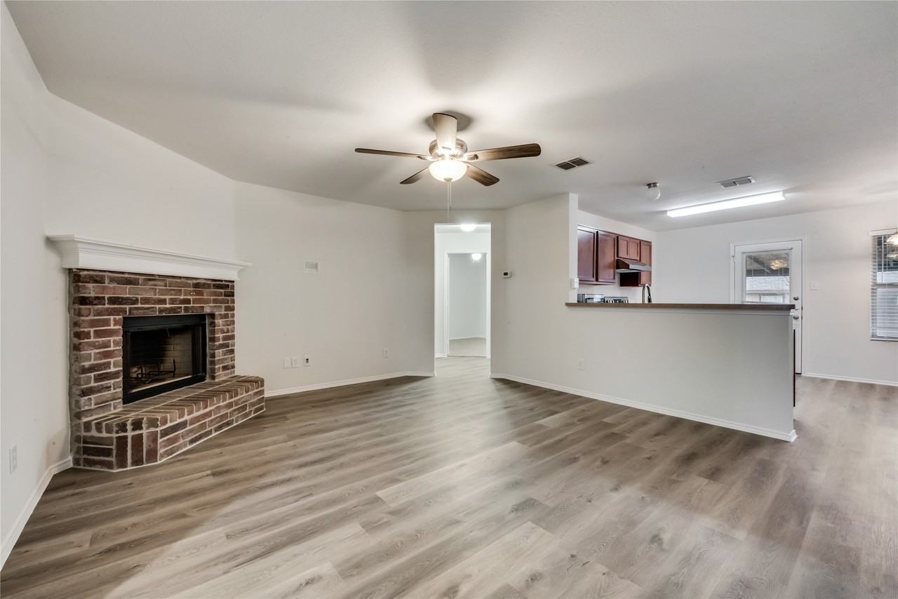 2613 Castle Pines Dr - Photo 4 of 20