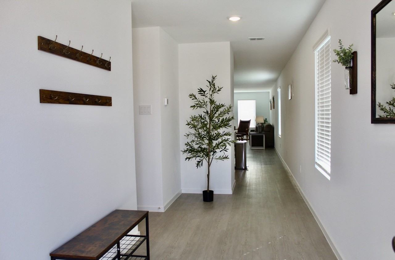 3907 Ontario Way - Photo 4 of 39