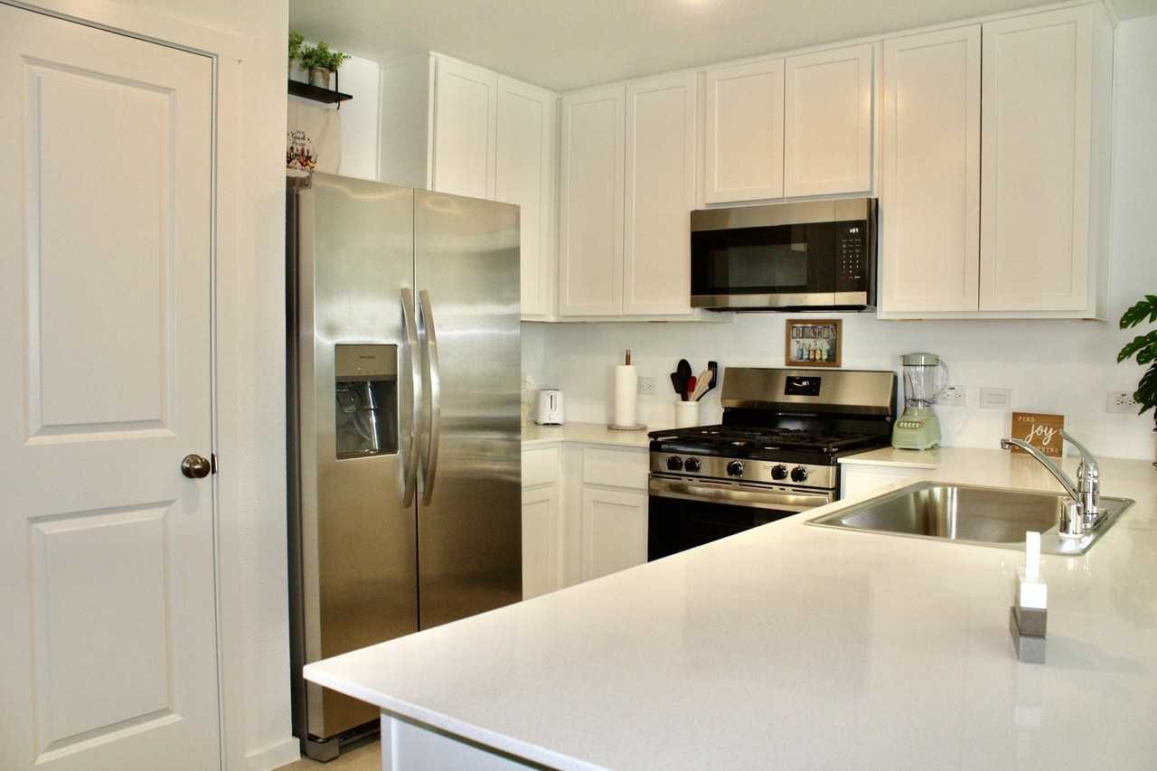 3907 Ontario Way - Photo 5 of 39