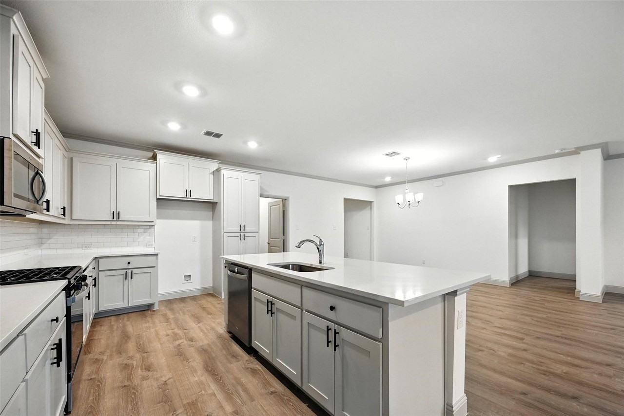 235 Community Dr - Photo 2 of 20
