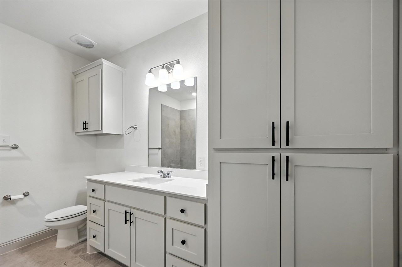 235 Community Dr - Photo 4 of 20