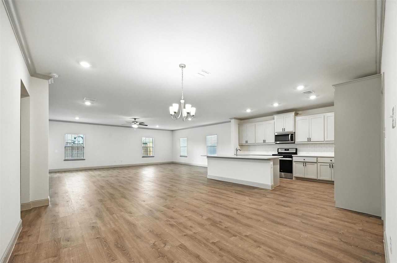 235 Community Dr - Photo 6 of 20