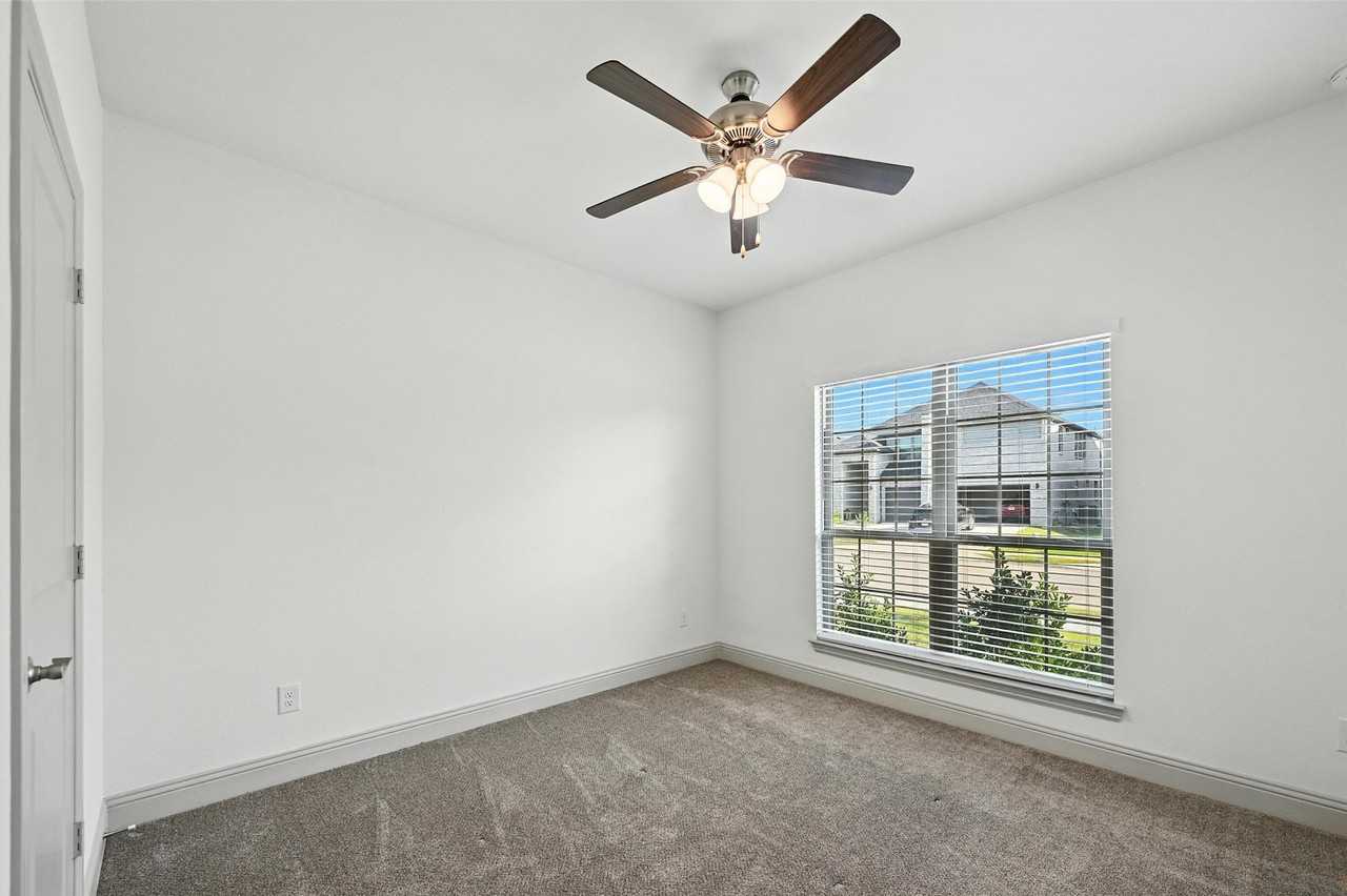 235 Community Dr - Photo 7 of 20