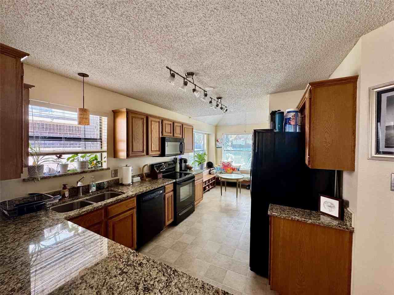 421 Leisure Ln - Photo 5 of 21