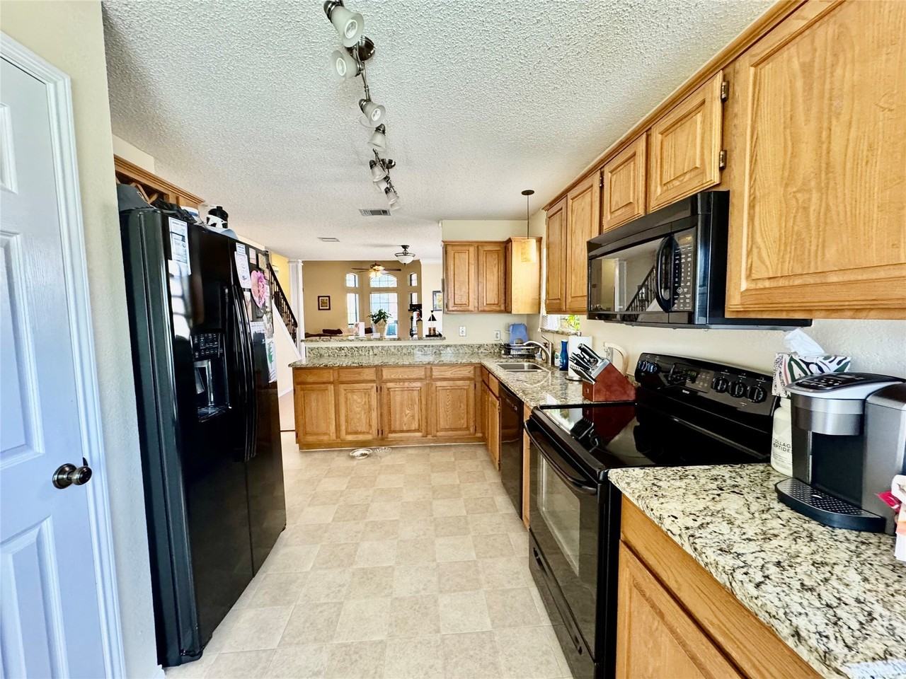 421 Leisure Ln - Photo 6 of 21